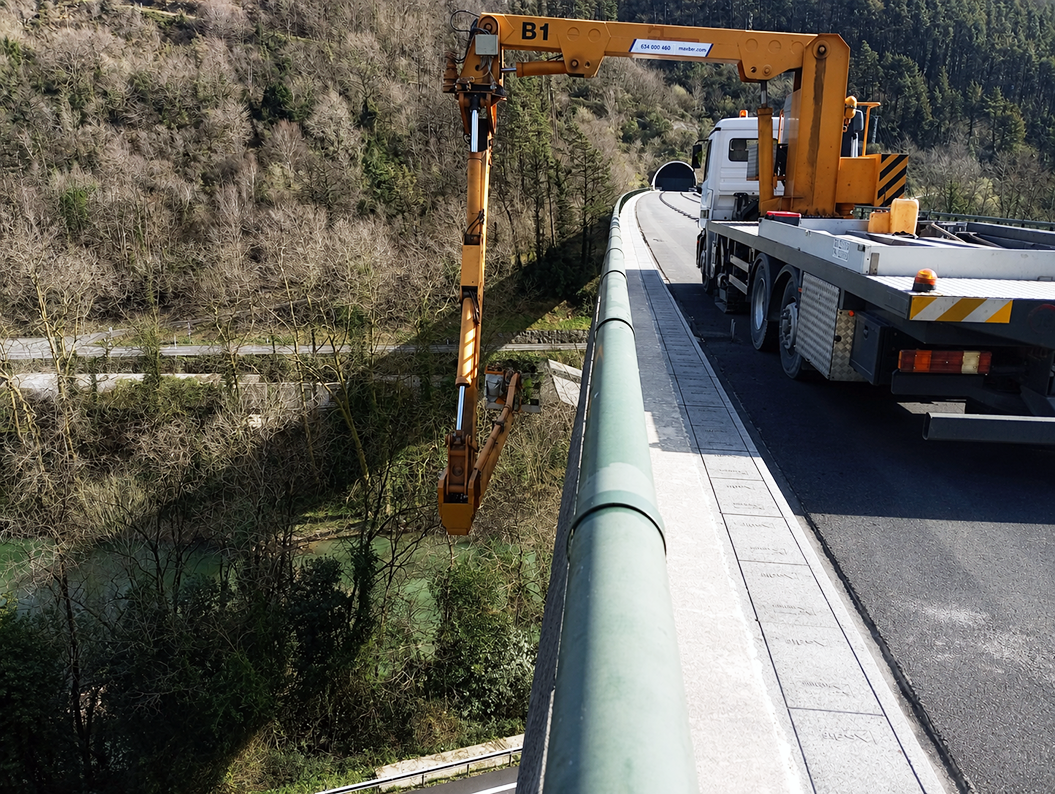 trabajos bajo puente